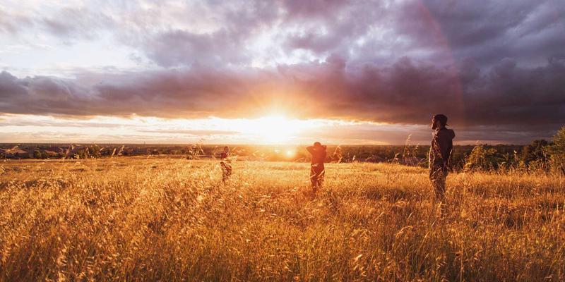 工业喷码新突破：UV喷码机如何在透明包装上实现隐形防伪与高反差标识