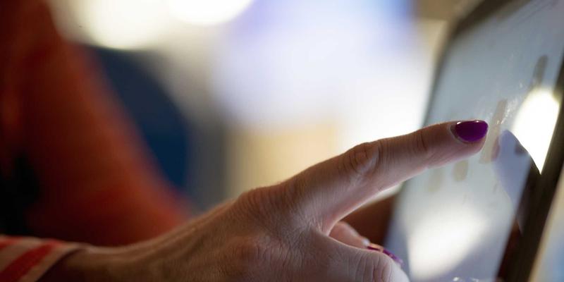 高解析喷码技术如何重塑高端礼品包装：精细图文与微缩文字的革新印刷